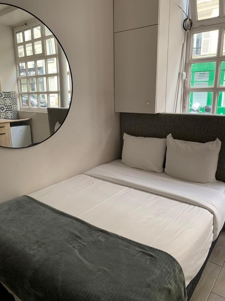 Bright Charming Modern Studio By Dreamy Canal Париж Екстериор снимка